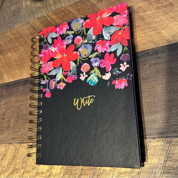 Notepad Bundle + 2 Notebooks - Picture 9 of 10